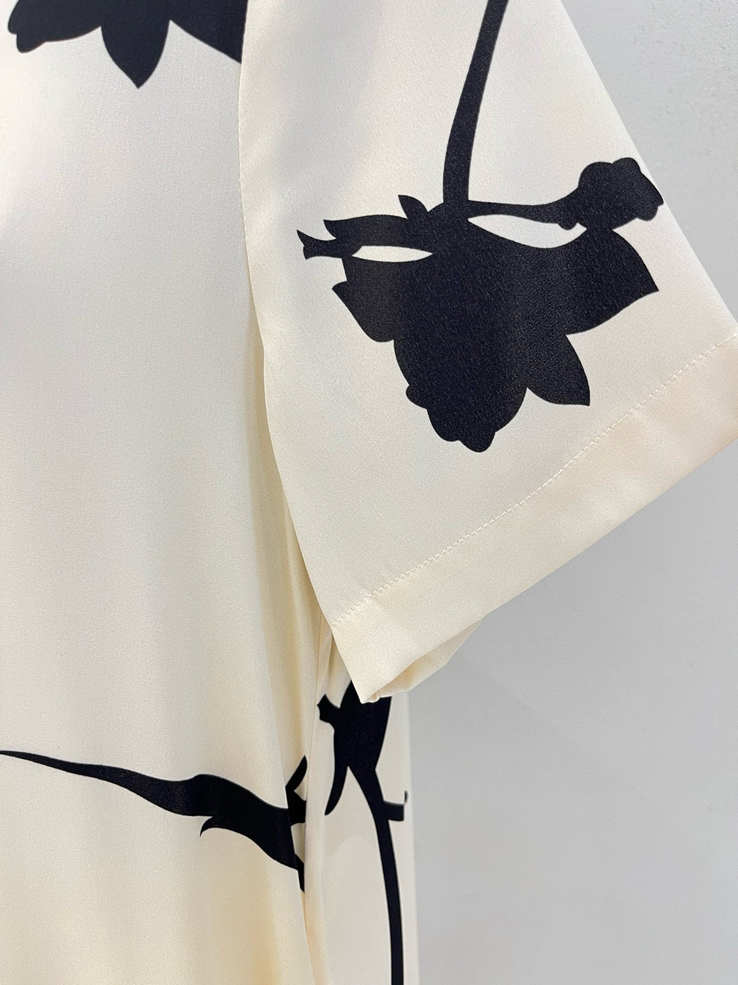 Loose-Fit Straight-Cut Short-Sleeve Silk Dress