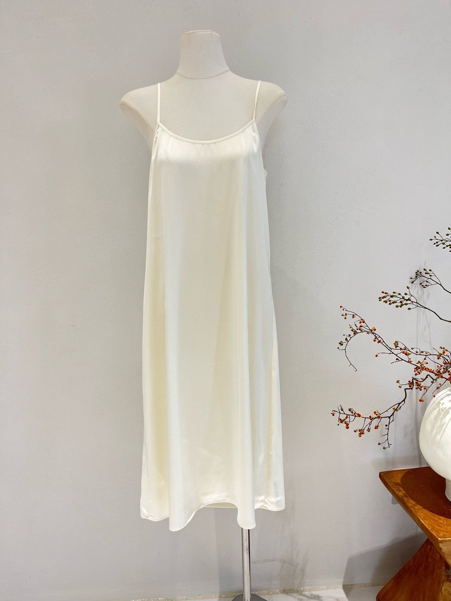 Loose-Fit Straight-Cut Short-Sleeve Silk Dress