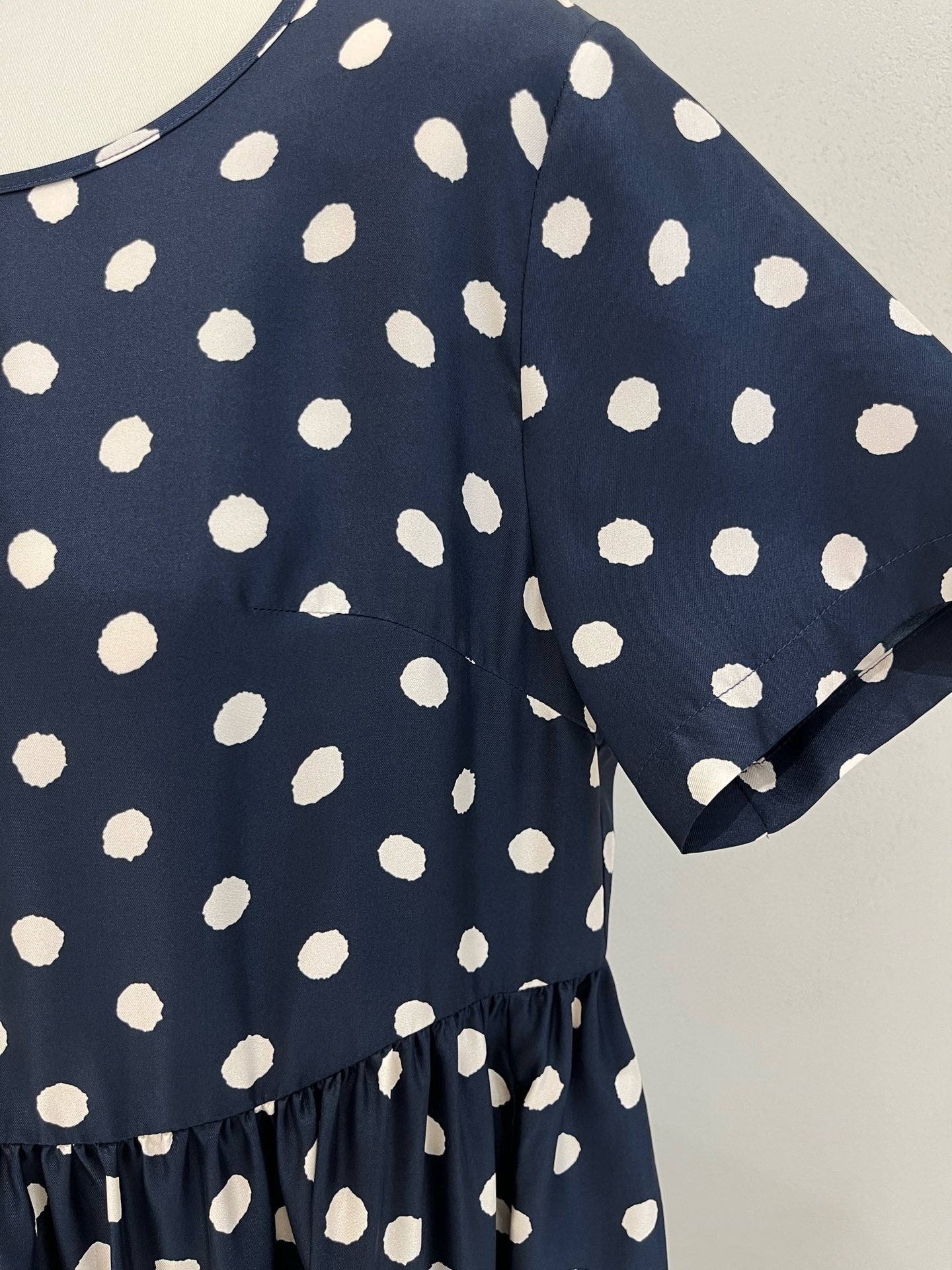 Loose-Fitting Short-Sleeve Silk Dress