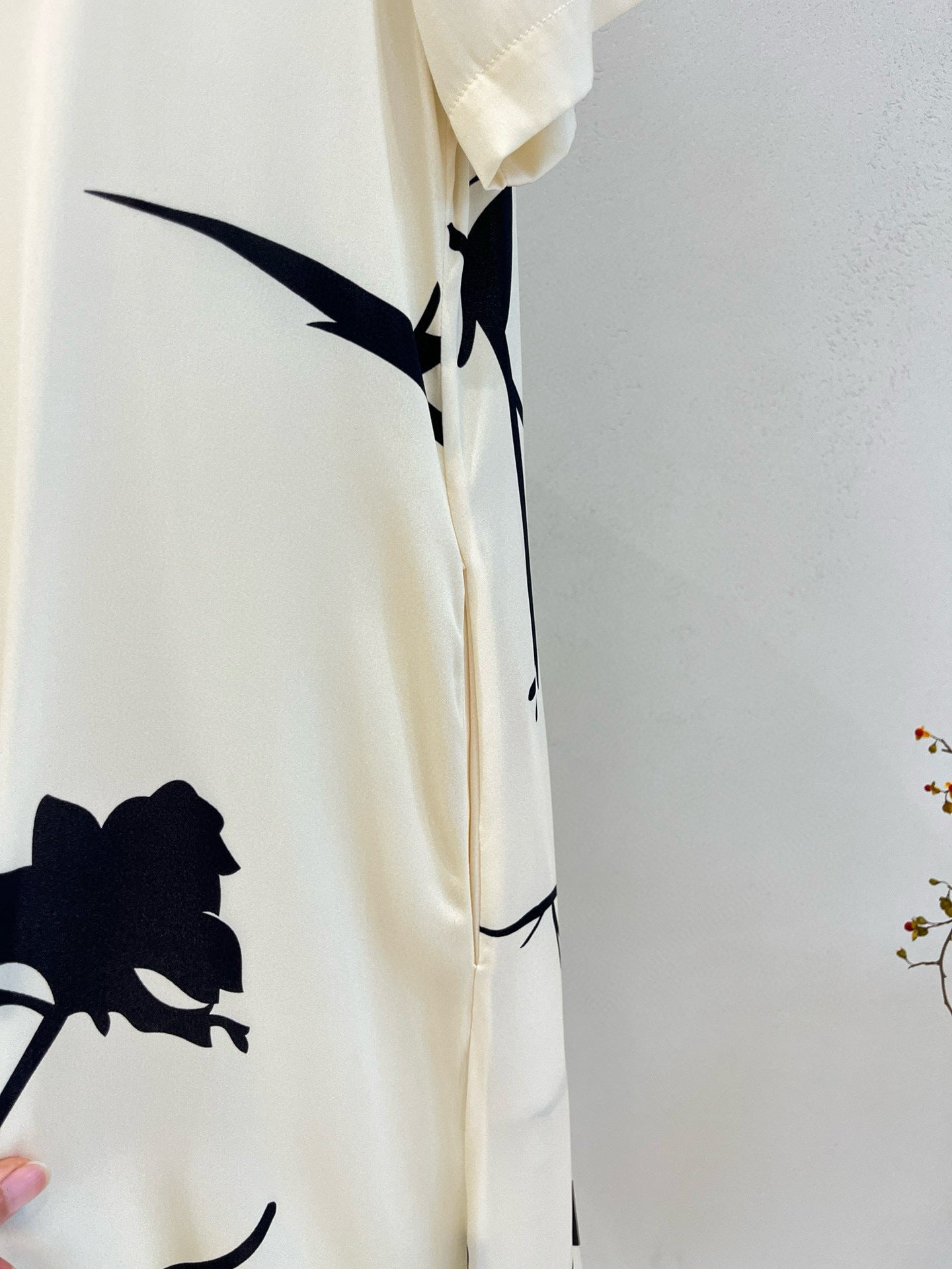 Loose-Fit Straight-Cut Short-Sleeve Silk Dress