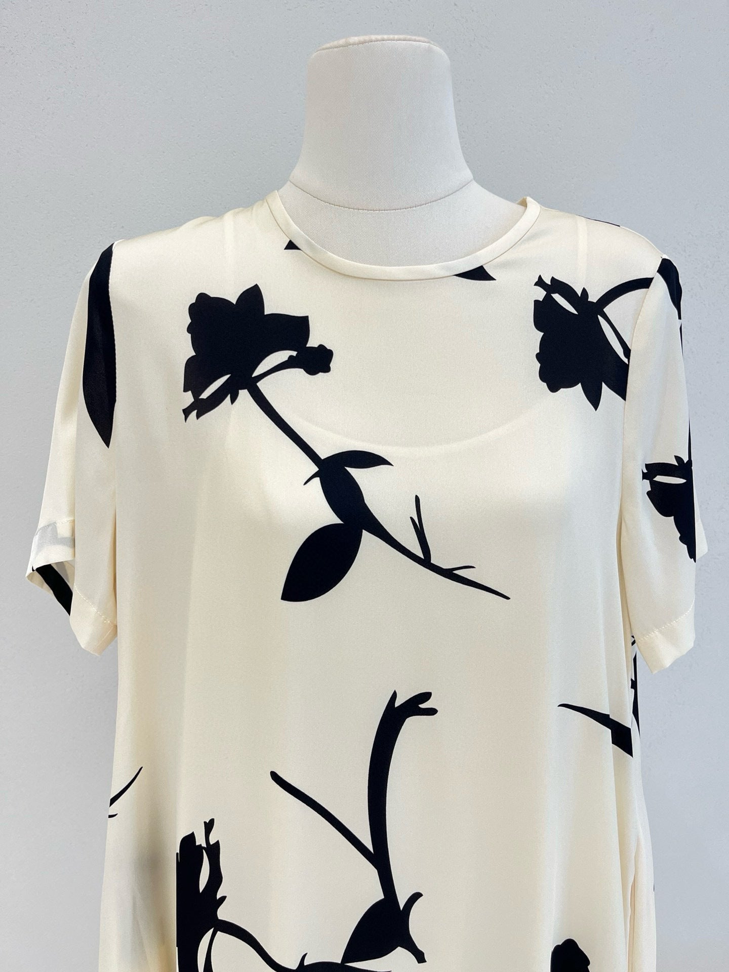 Loose-Fit Straight-Cut Short-Sleeve Silk Dress