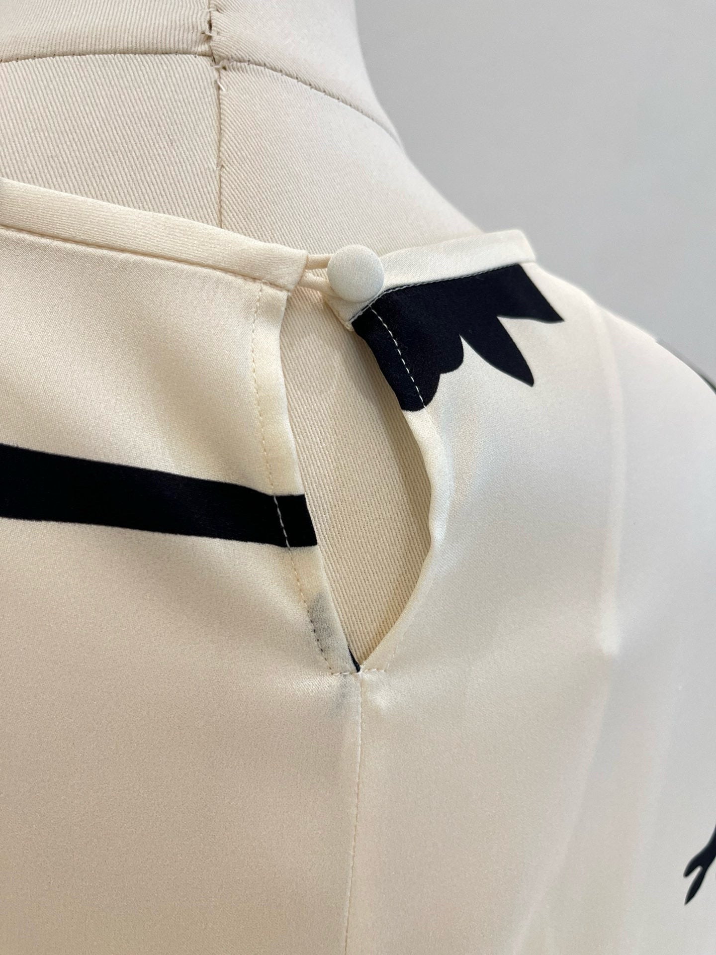 Loose-Fit Straight-Cut Short-Sleeve Silk Dress