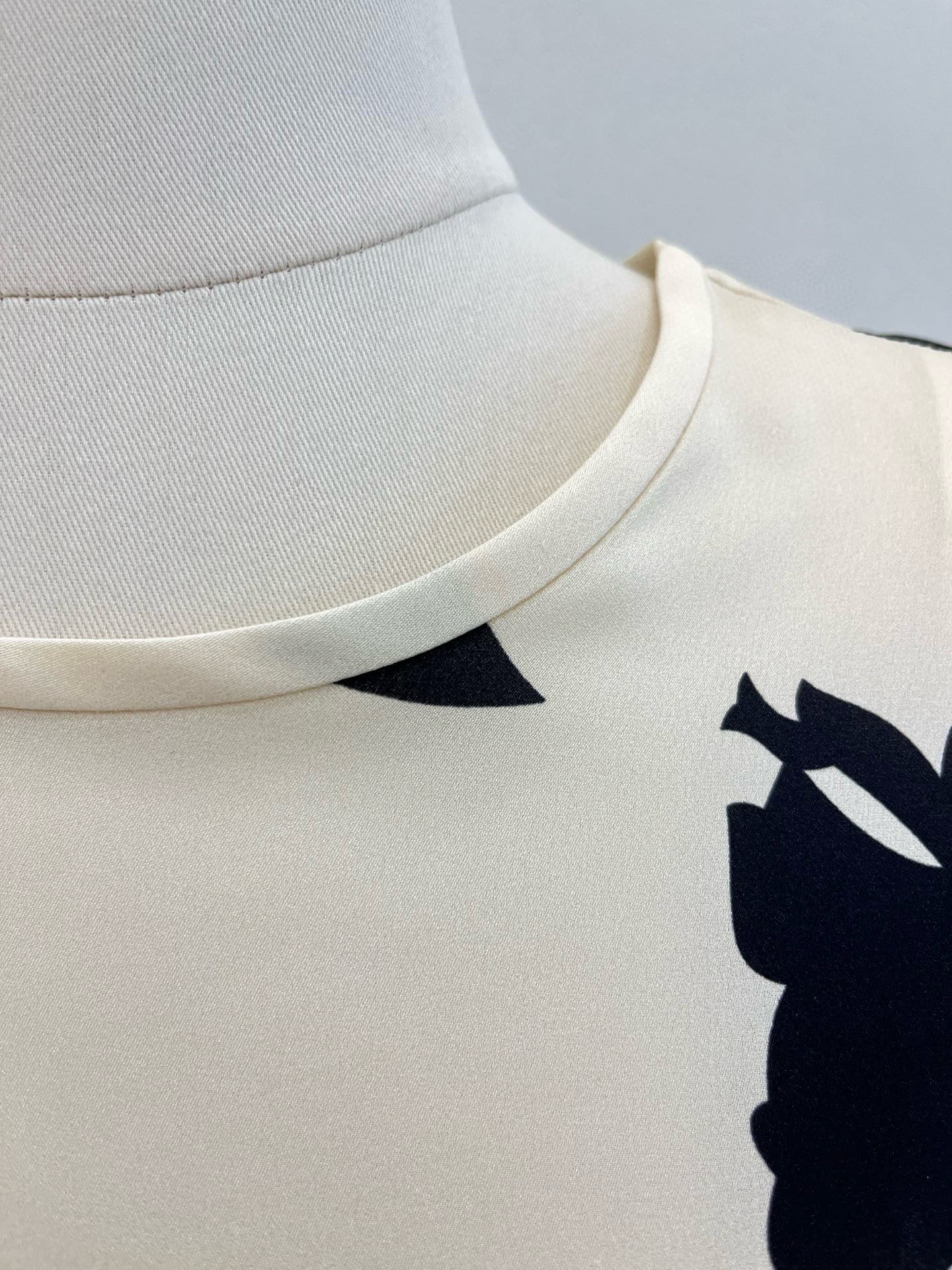 Loose-Fit Straight-Cut Short-Sleeve Silk Dress